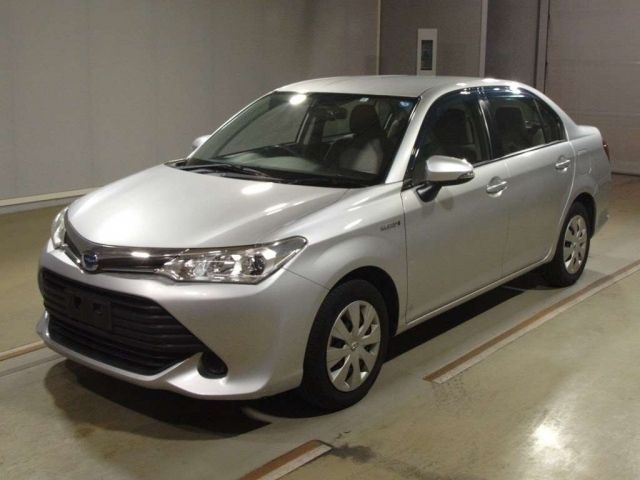 50085 Toyota Corolla axio NKE165 2016 г. (TAA Hyogo)